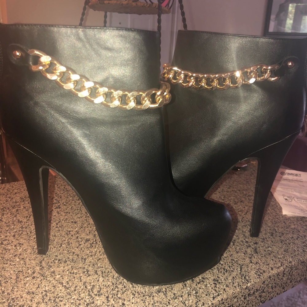 Black Booties Heel W/ Gold Chain